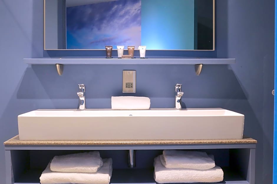 Hex Wildlife Hotel at Yorkshire Wildlife Park