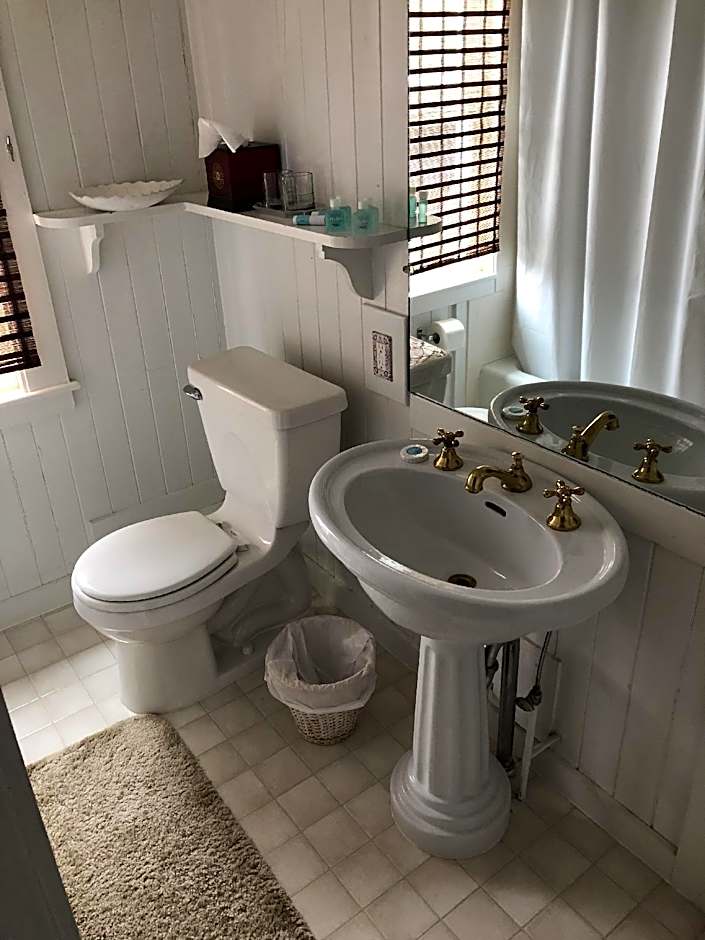 Red Elephant Inn Bed And Breakfast