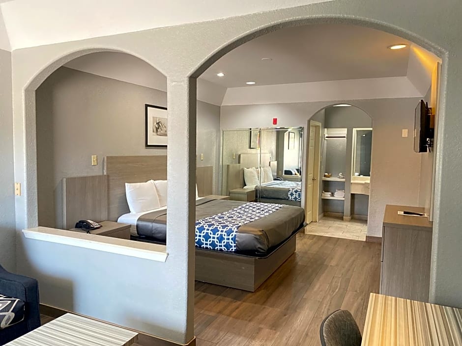 Island Suites Hobby Airport