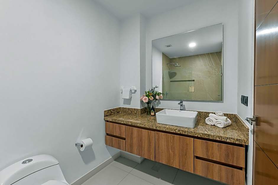 Monyxbnb at Zoho Skies