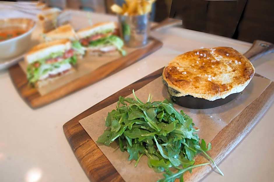 Courtyard by Marriott Lenox Berkshires