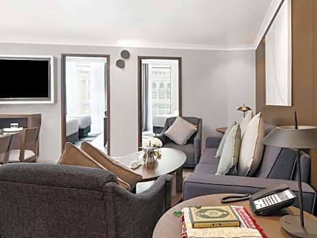 Deluxe Executive King Suite with Two Twin Beds and Haram View