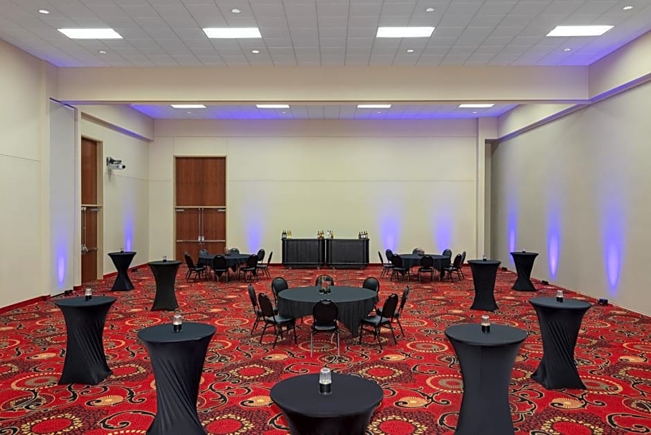 Holiday Inn Des Moines-Airport Conference Center