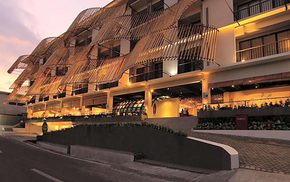 Koa D Surfer Hotel