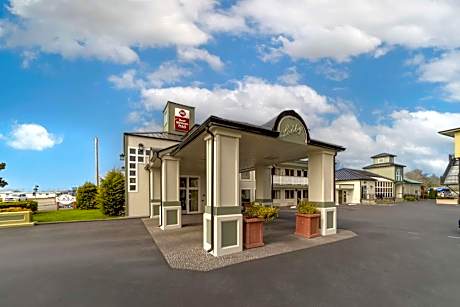 Best Western Plus Northwoods Inn