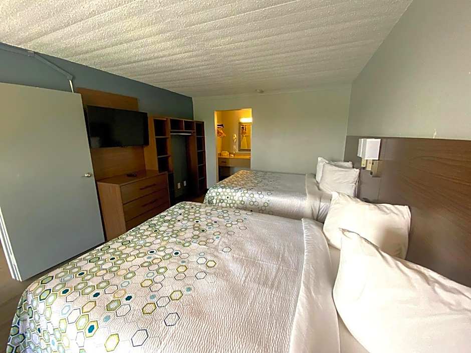 HomeTowne Studios by Red Roof Vero Beach - I-95