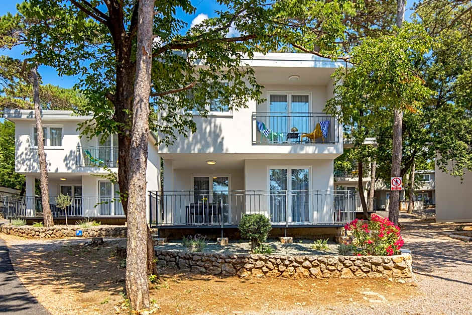 Holiday Homes Oštro