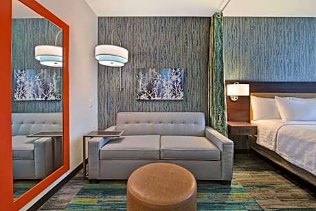 Studio Two Queen Beds