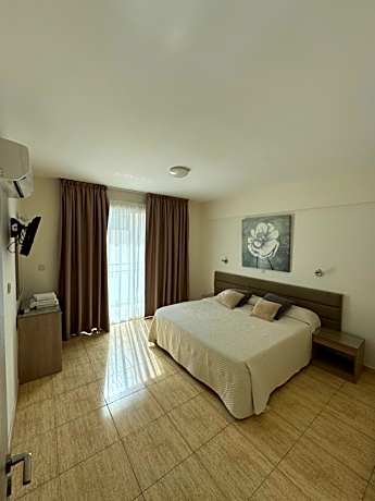 Superior One-Bedroom Apartment