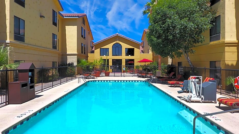 Hampton Inn & Suites Tucson Mall