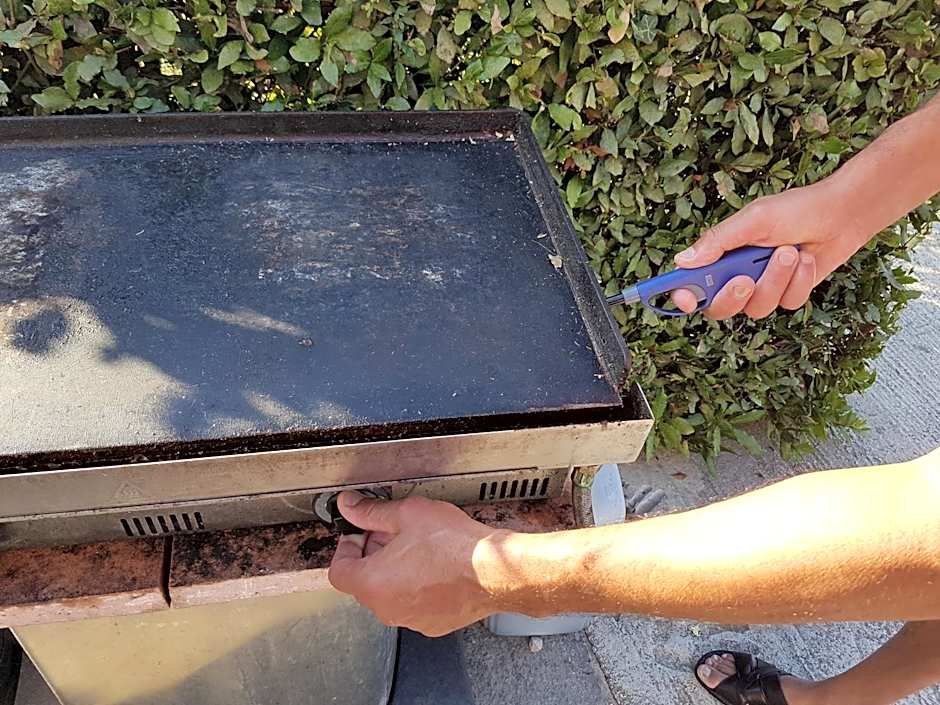 B&B with charm, quiet, kitchen, sw pool.