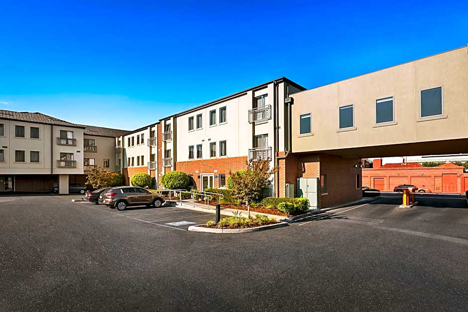 Quest Moonee Valley Hotel