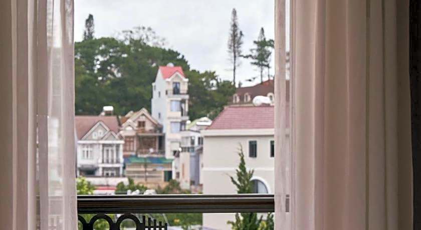 Nature Hotel - Pham Hong Thai