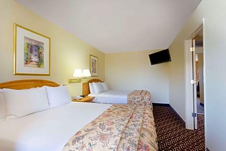 One-Bedroom Suite with Two Queen Beds - Smoking
