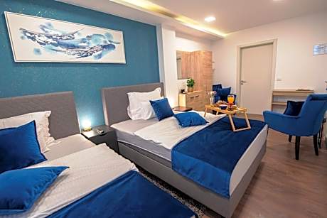 Twin Room with Private Bathroom