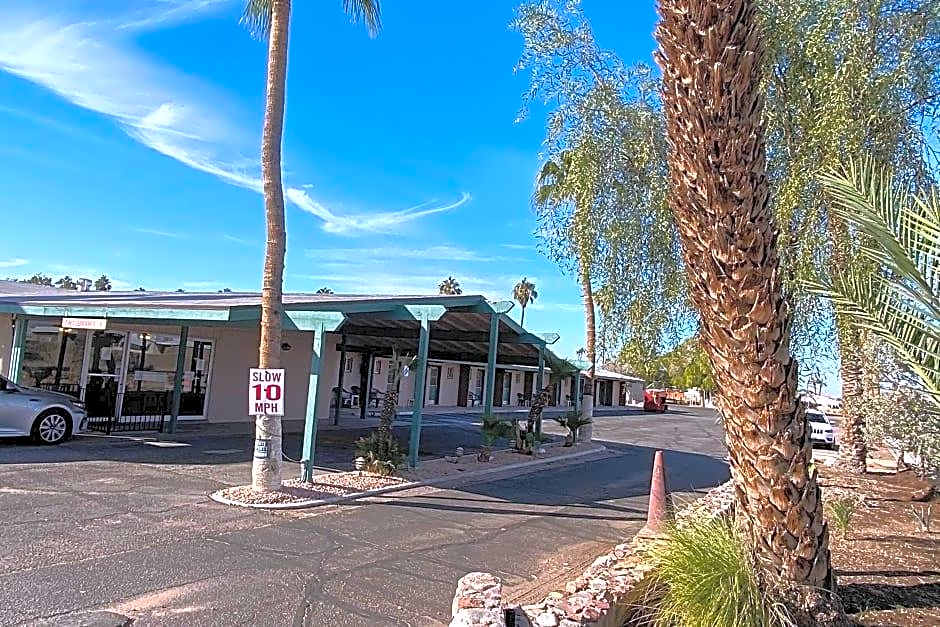 Desert Grove Inn and Suites