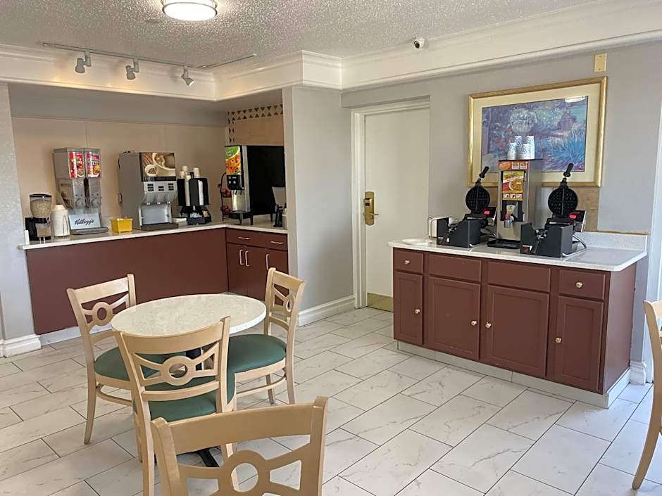 Days Inn & Suites by Wyndham Arlington Heights