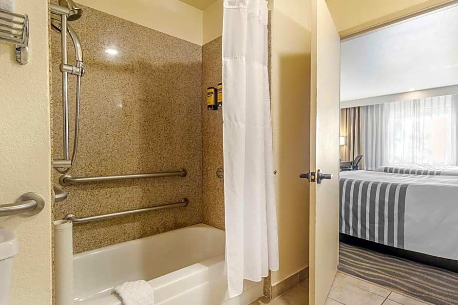 Best Western Plus Edmonds Harbor Inn