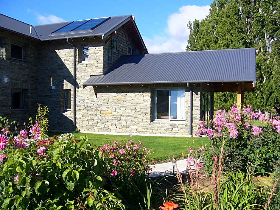 Golfcourse Road Chalets and Lodge