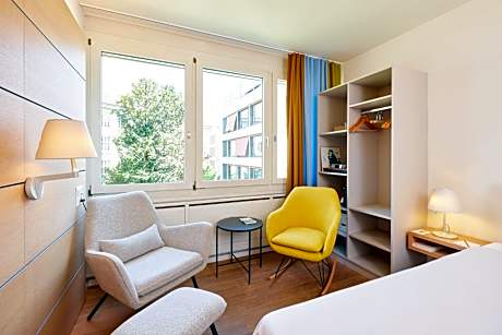 Queen Room with Garden View