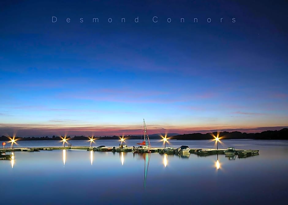 Lakeside Manor Hotel