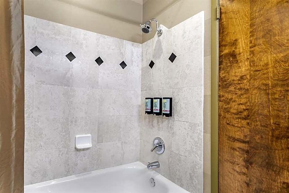 Best Western Plus Brookside Inn