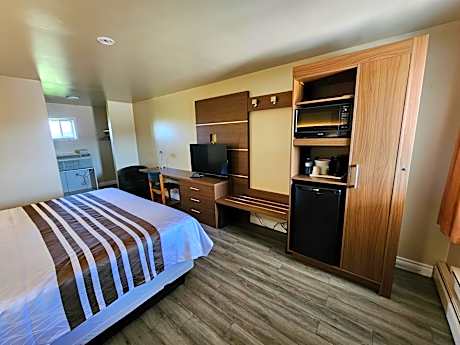 Double Room with Two Double Beds - Non-Smoking