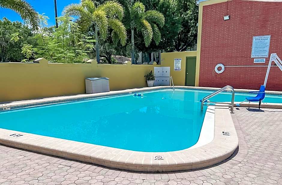 Quality Inn Airport - Cruise Port