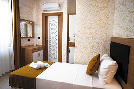 Triple Room with Private Bathroom