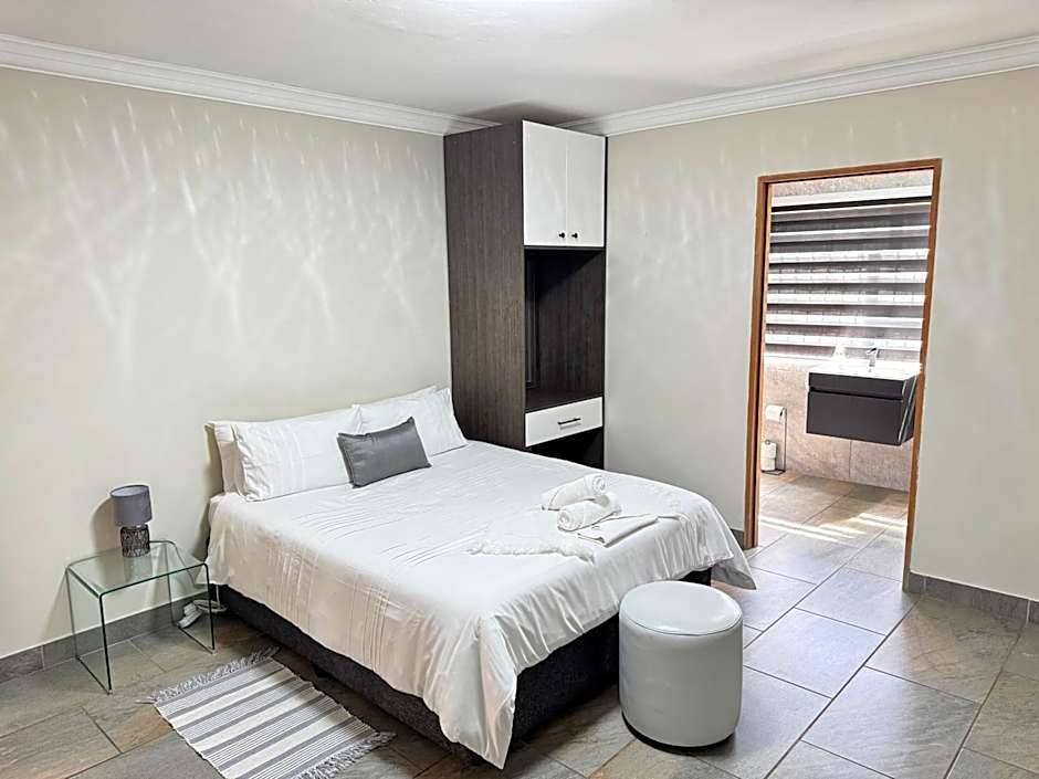 Tamarisk Guest Lodge