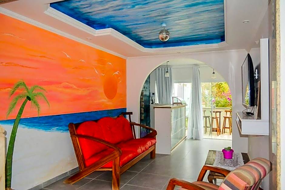 Casa com 4 suítes, cozinha, churrasqueira e praia