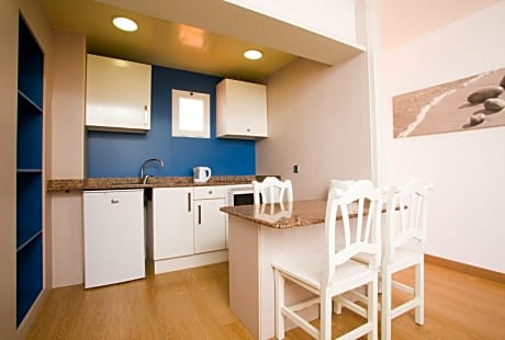 TWO BEDROOMS 4 ADULTS + 2 CHILDREN