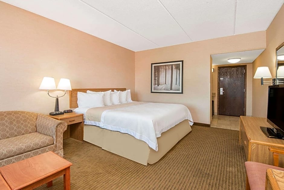 Days Inn by Wyndham Duluth Lakewalk