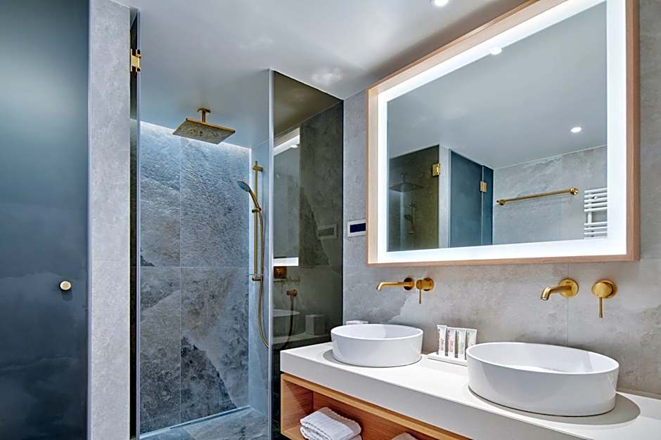 Le Meridien Lav Split