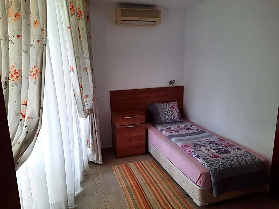 Apartment in Sunny beach, Complex Sun Village, 80 qm, 2 bedrooms & living room near to the beach, SWIMMING POOL, garden