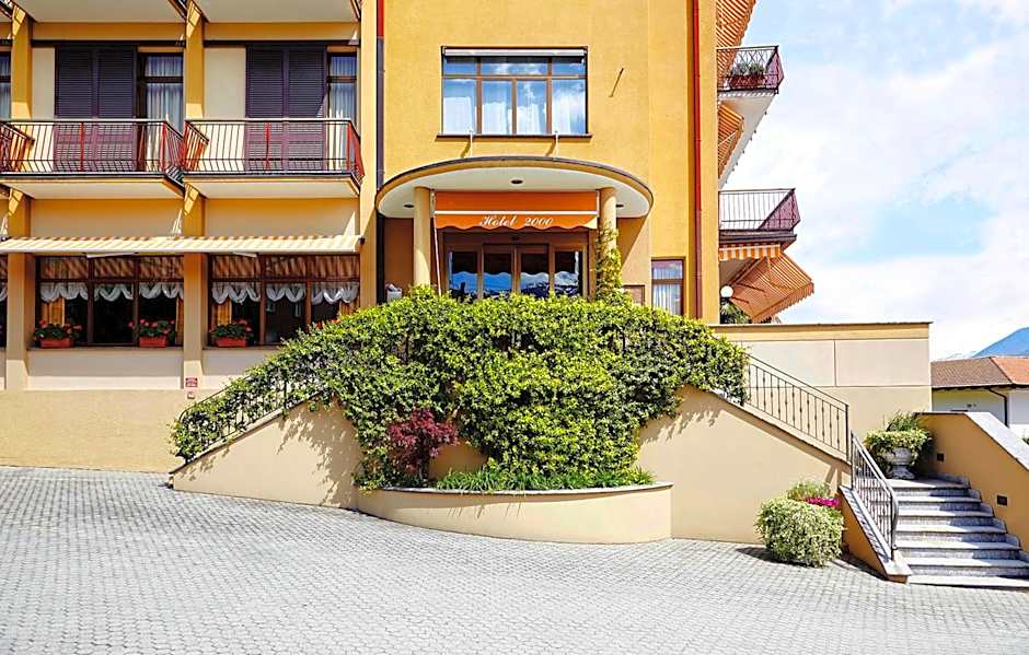 Hotel 2000