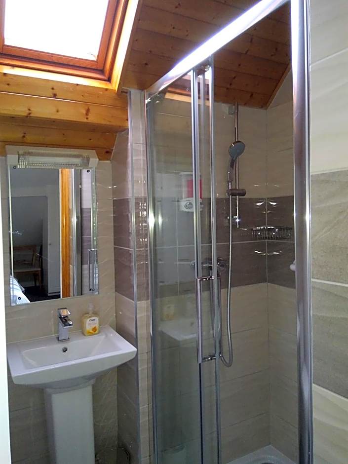 Twin Oaks Bed & Breakfast