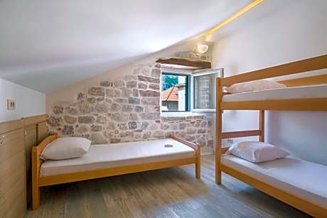 Bed in 4-Bed Mixed Dormitory Room