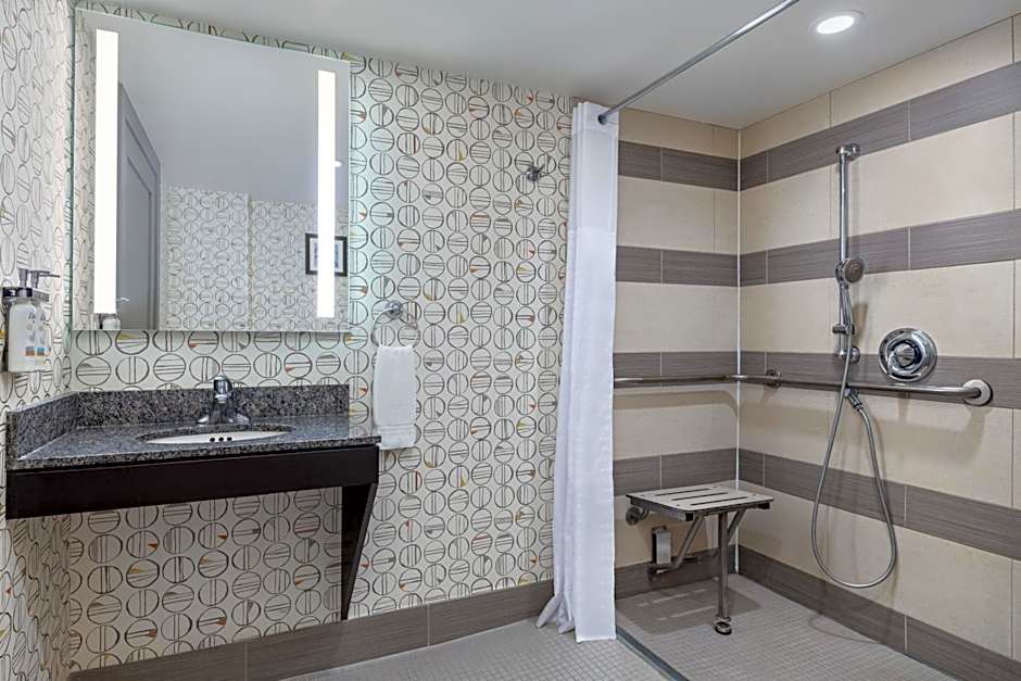 Holiday Inn Toronto Downtown Centre By IHG