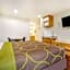 Super 8 by Wyndham Auburn