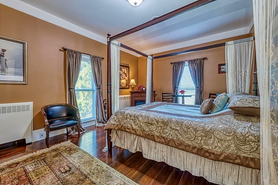 Monroe Manor Inn