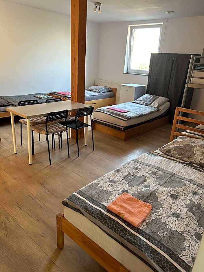 Foto 1 de 2 de Mixed Dormitory Room