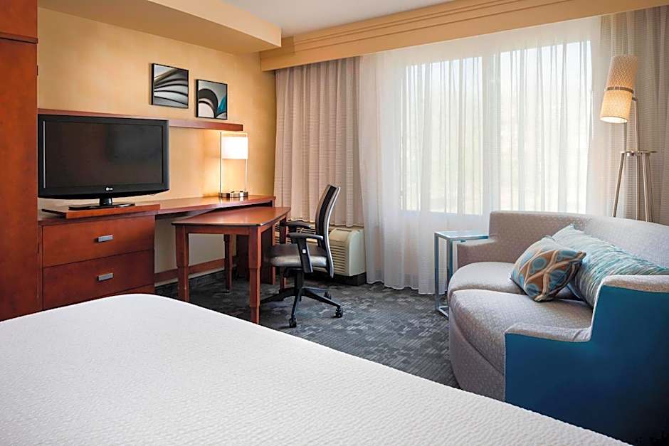 Courtyard by Marriott Kansas City Shawnee