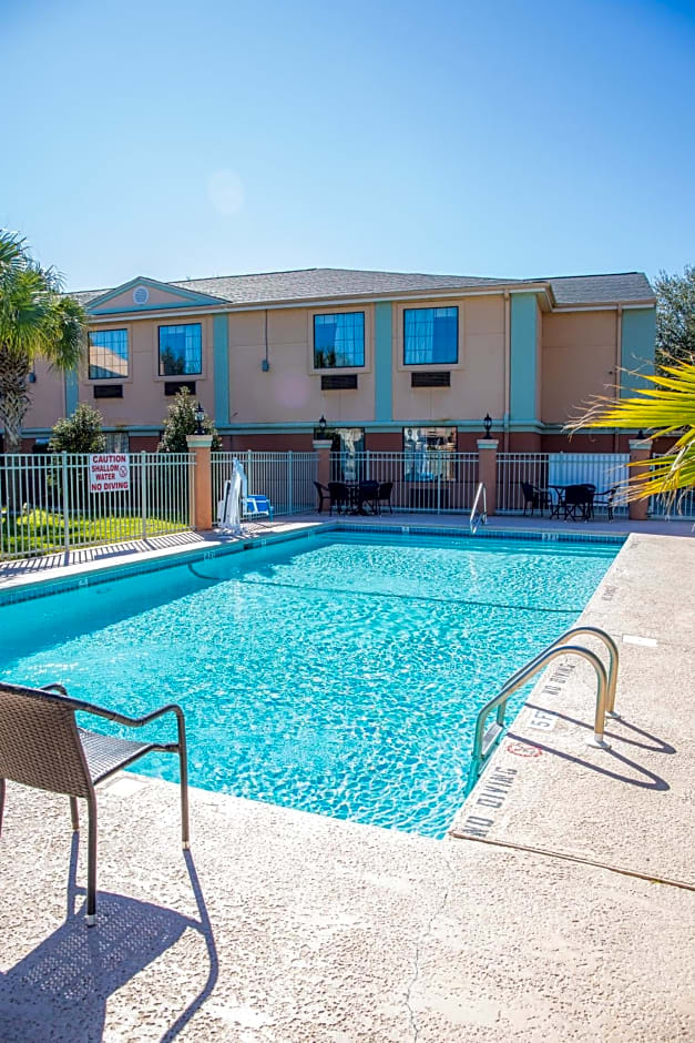 Baymont by Wyndham Hinesville Fort Stewart Area