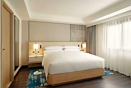 One-Bedroom King Suite with Balcony