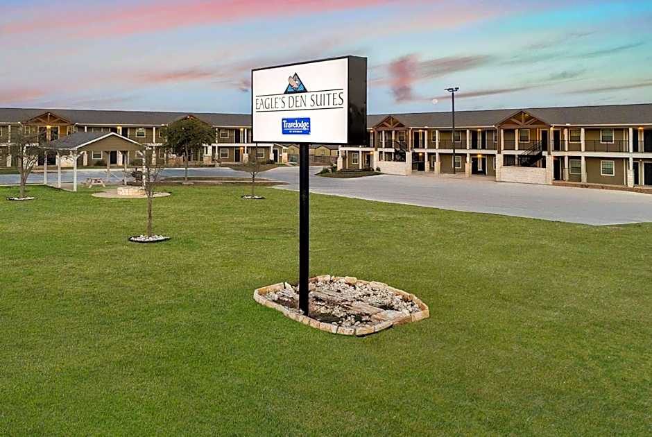 Eagle's Den Suites Cotulla a Travelodge by Wyndham