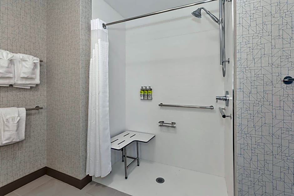 Holiday Inn Express and Suites Grand Rapids Airport- South By IHG