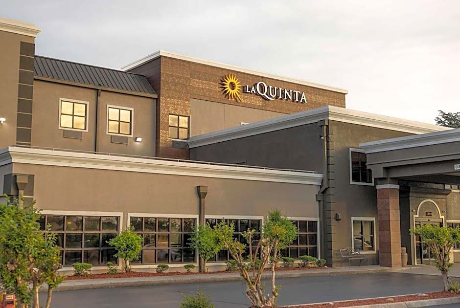 La Quinta Inn & Suites by Wyndham Knoxville East