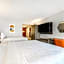 Holiday Inn Express & Suites Buffalo Airport By IHG