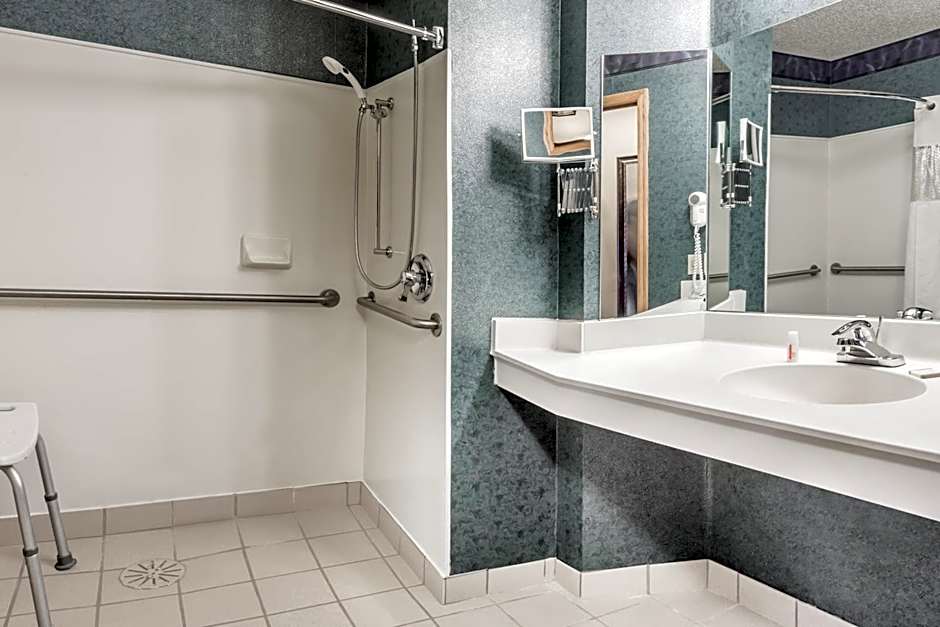 Baymont by Wyndham Mequon Milwaukee Area